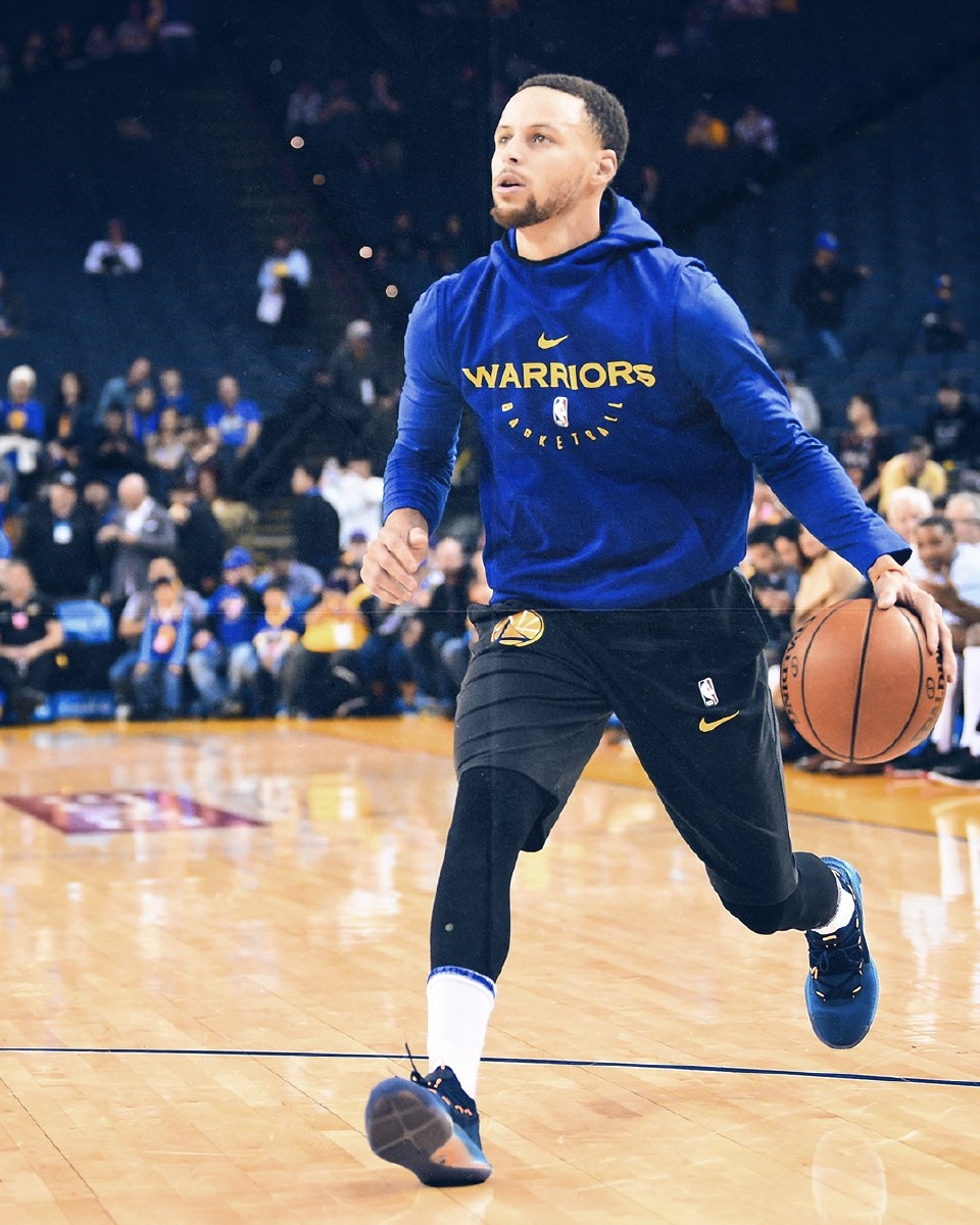 后出任中锋 后出任中锋